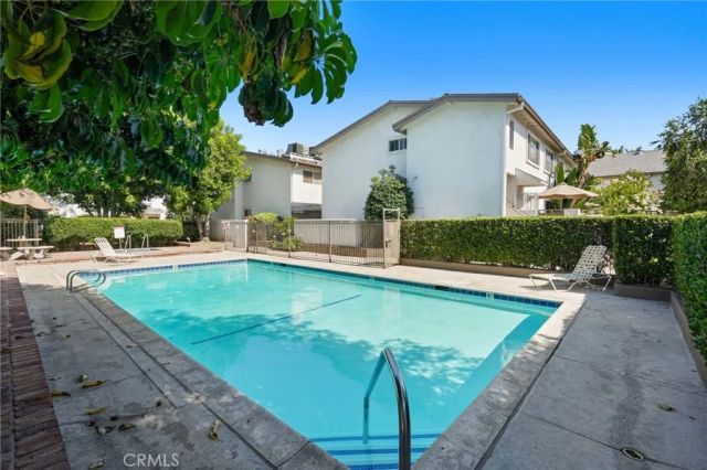 18601 Collins D30, Tarzana, CA 91356