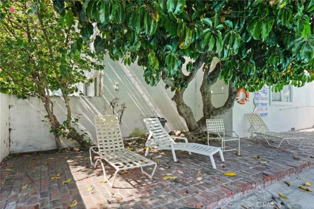 18601 Collins D30, Tarzana, CA 91356