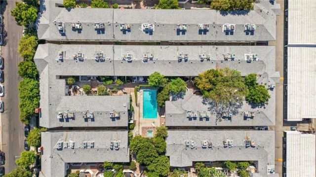18601 Collins D30, Tarzana, CA 91356
