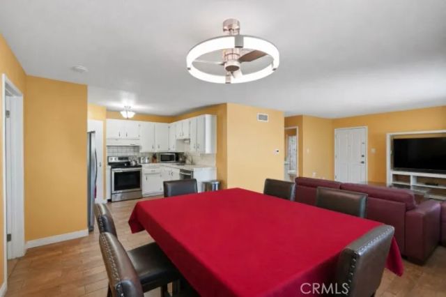 18601 Collins D30, Tarzana, CA 91356