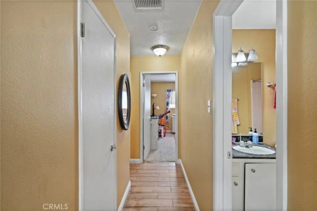 18601 Collins D30, Tarzana, CA 91356