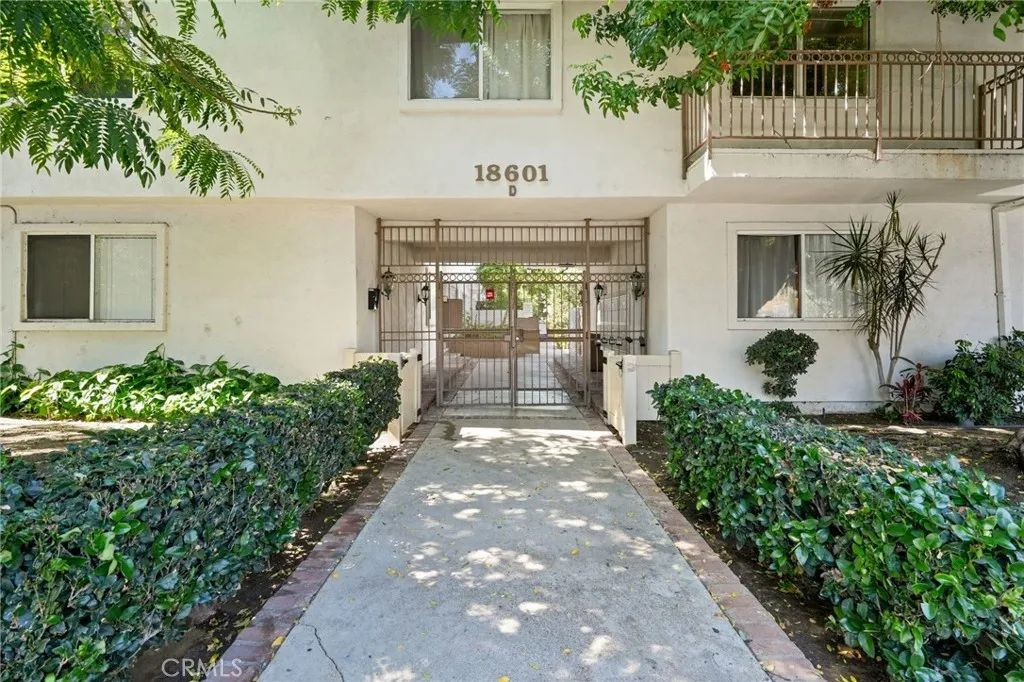 18601 Collins D30, Tarzana, CA 91356