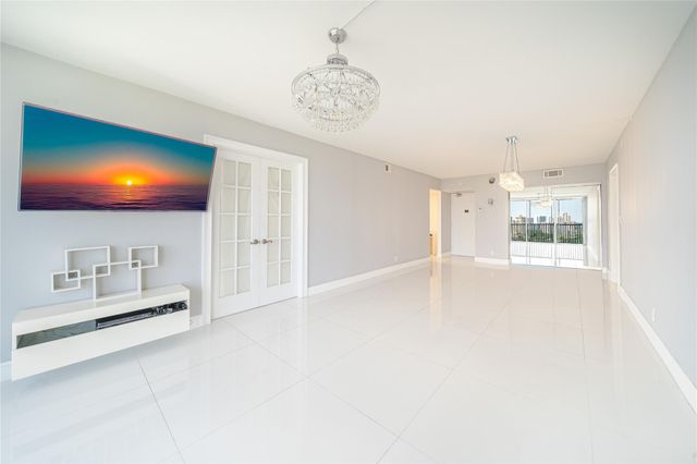 20379 W Country Club Dr 2234, Aventura, FL 33180