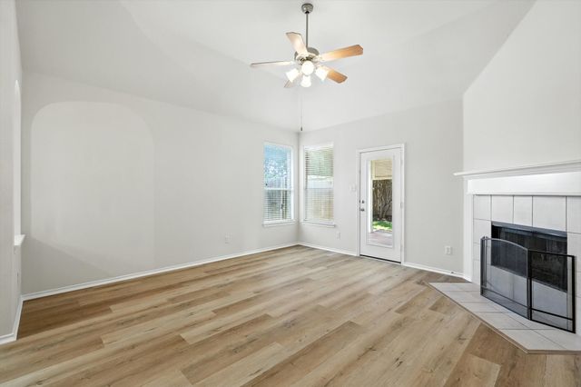 9913 Voss Avenue, Fort Worth, TX 76244