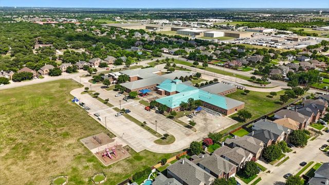 9913 Voss Avenue, Fort Worth, TX 76244