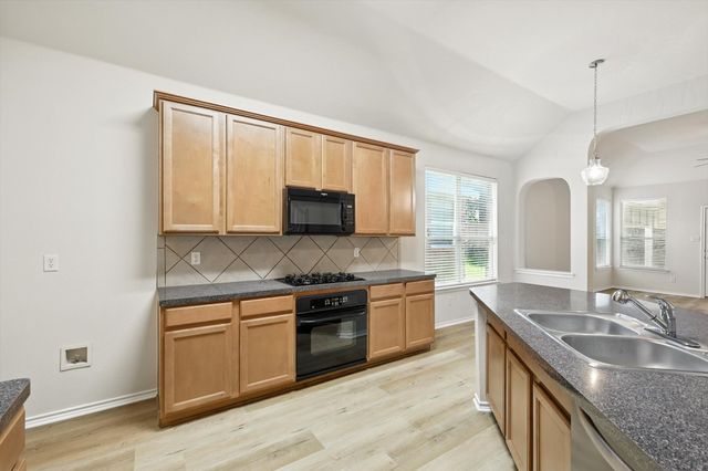 9913 Voss Avenue, Fort Worth, TX 76244