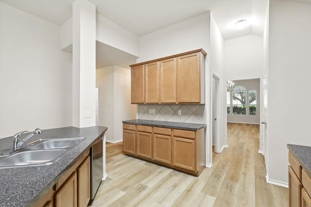 9913 Voss Avenue, Fort Worth, TX 76244