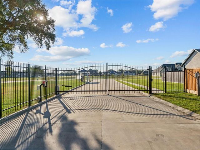 15719 S Tower Circle, Santa Fe, TX 77517