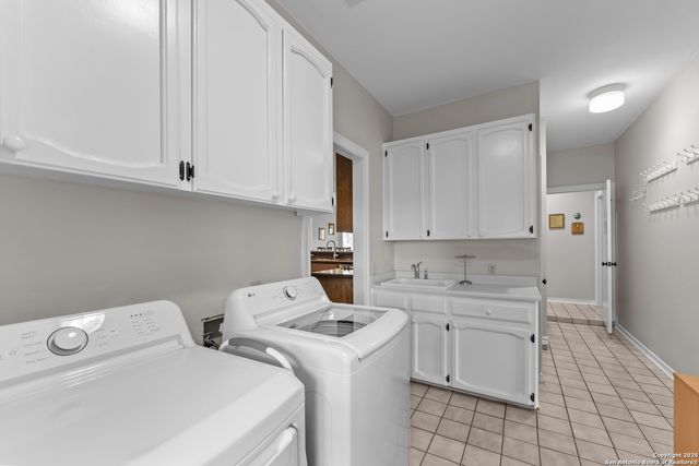 4997 Pittman Rd., Adkins, TX 78101