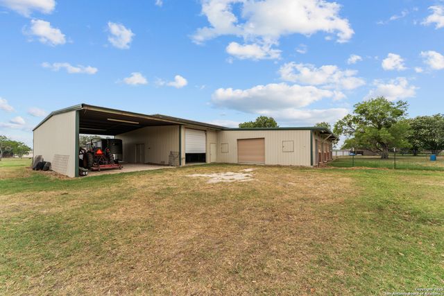 4997 Pittman Rd., Adkins, TX 78101