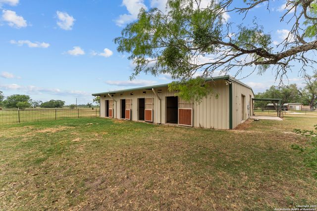 4997 Pittman Rd., Adkins, TX 78101