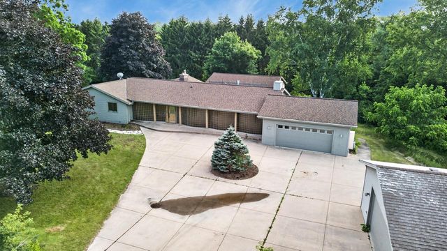 W2179 Shamrock DRIVE, Sheboygan, WI 53083