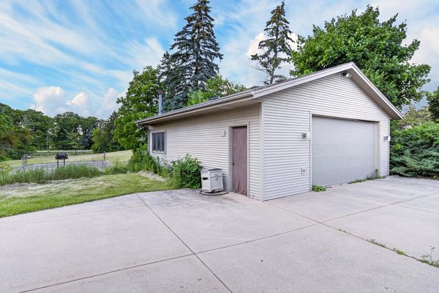 W2179 Shamrock DRIVE, Sheboygan, WI 53083