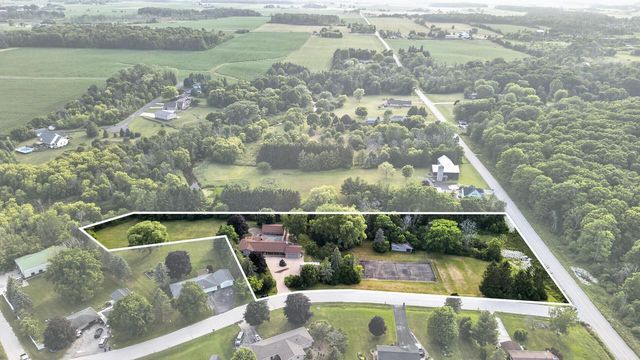 W2179 Shamrock DRIVE, Sheboygan, WI 53083