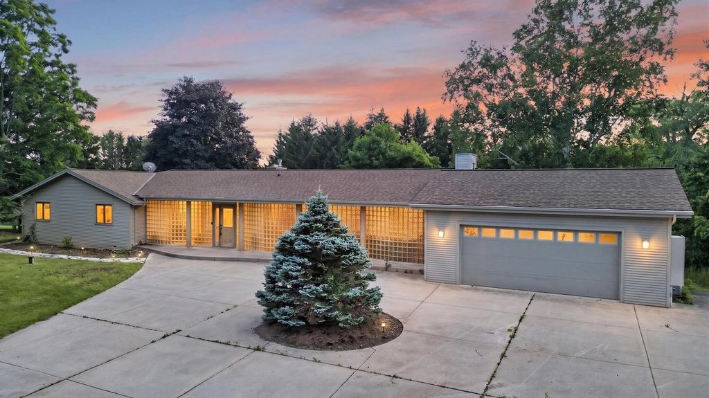 W2179 Shamrock DRIVE, Sheboygan, WI 53083