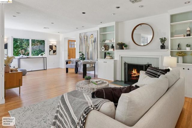 2 Mall Court, Oakland, CA 94611
