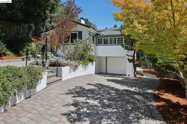 2 Mall Court, Oakland, CA 94611
