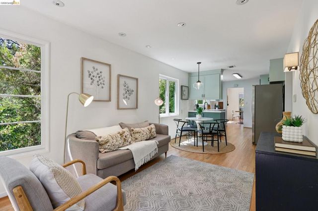 2 Mall Court, Oakland, CA 94611