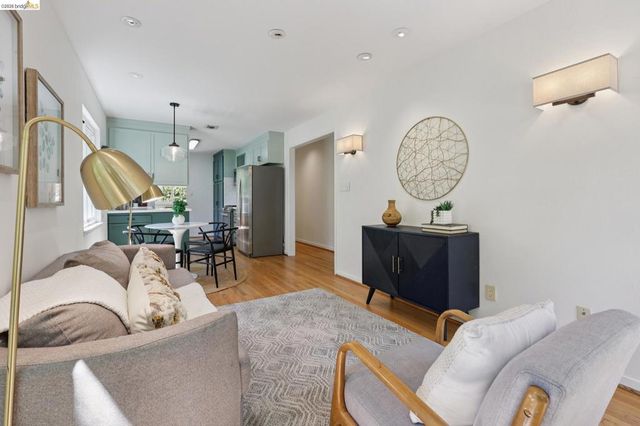 2 Mall Court, Oakland, CA 94611