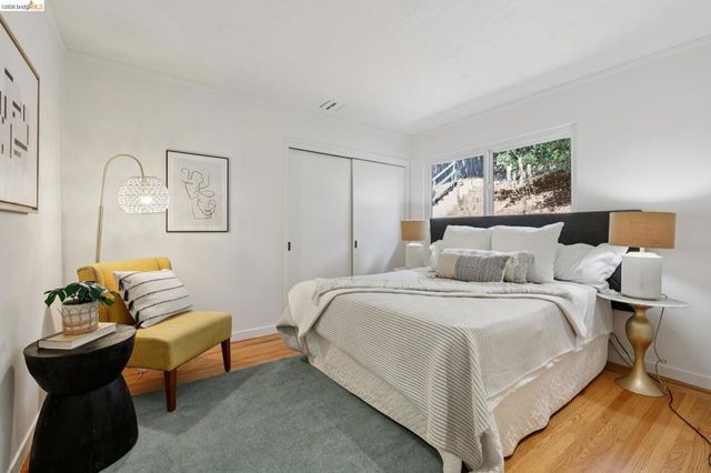 2 Mall Court, Oakland, CA 94611