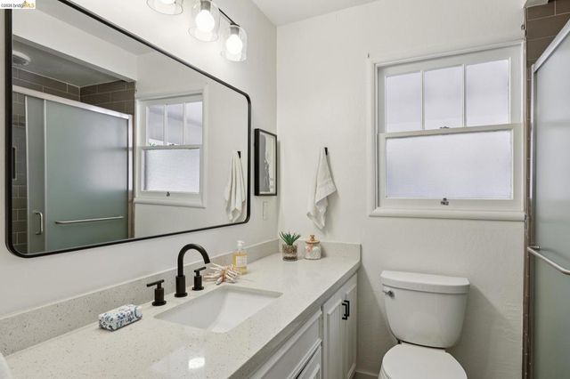 2 Mall Court, Oakland, CA 94611
