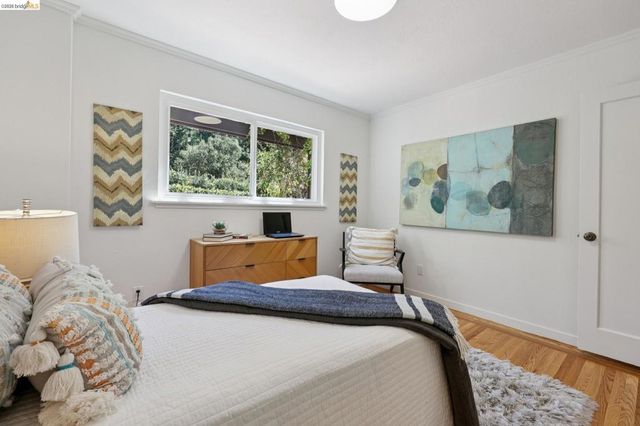 2 Mall Court, Oakland, CA 94611