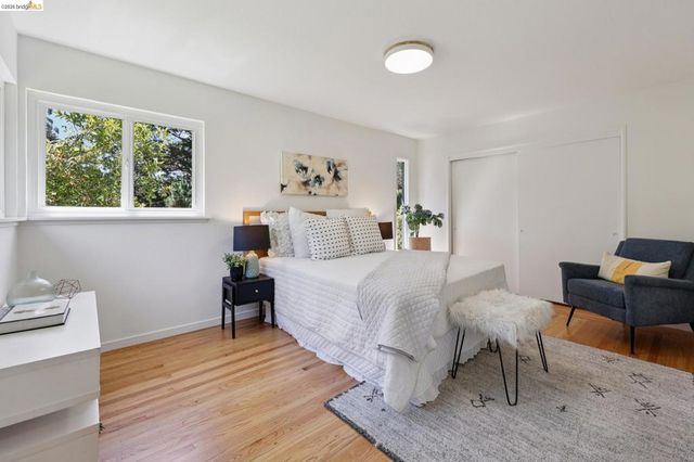 2 Mall Court, Oakland, CA 94611