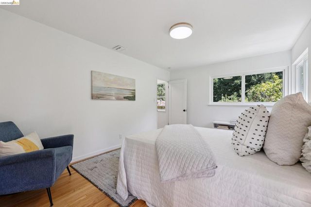2 Mall Court, Oakland, CA 94611