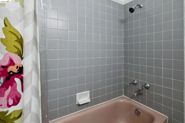 2 Mall Court, Oakland, CA 94611