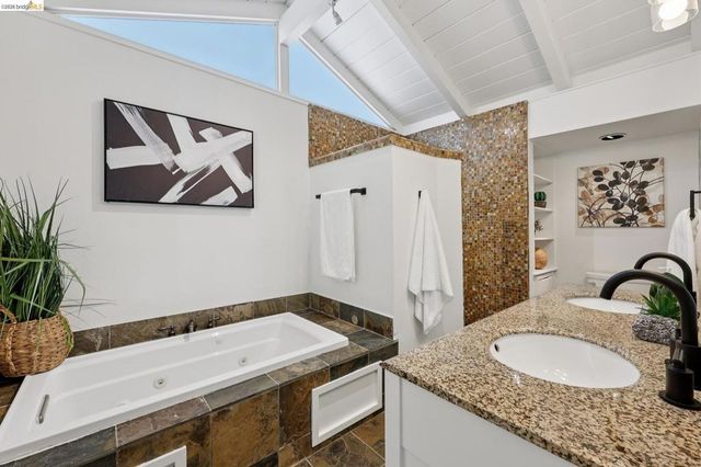 2 Mall Court, Oakland, CA 94611