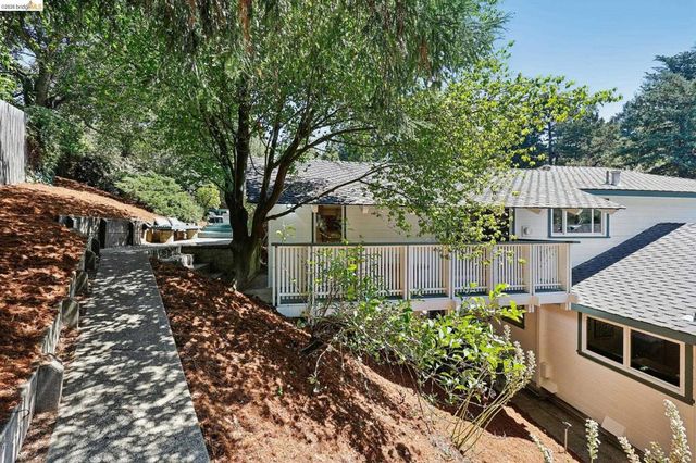 2 Mall Court, Oakland, CA 94611