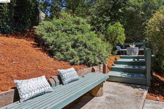2 Mall Court, Oakland, CA 94611