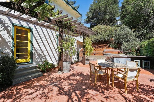 2 Mall Court, Oakland, CA 94611