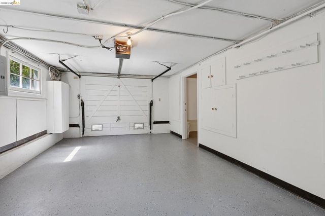 2 Mall Court, Oakland, CA 94611