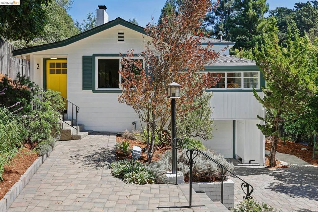 2 Mall Court, Oakland, CA 94611