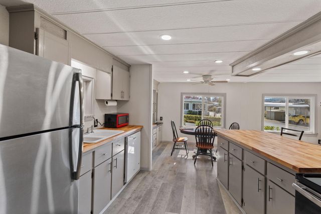 281 Lakeview Drive, Grants Pass, OR 97526