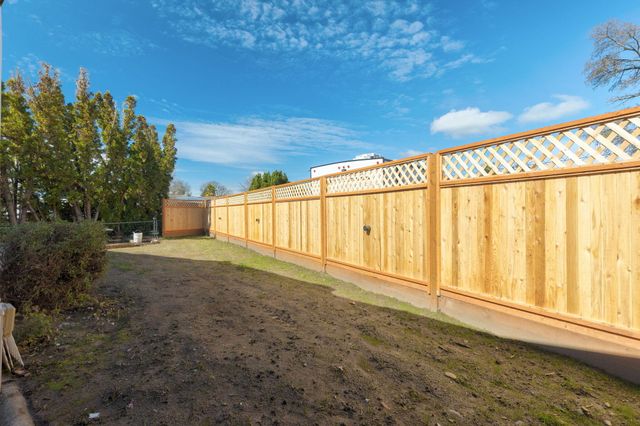 281 Lakeview Drive, Grants Pass, OR 97526