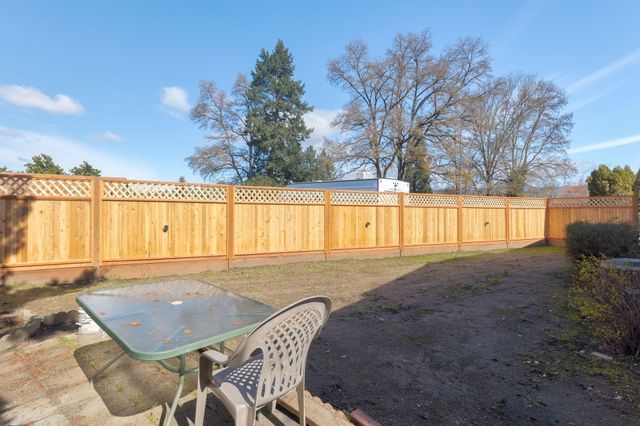 281 Lakeview Drive, Grants Pass, OR 97526