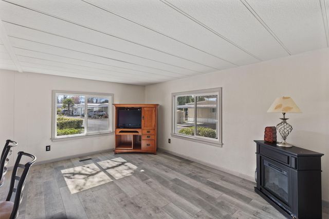 281 Lakeview Drive, Grants Pass, OR 97526