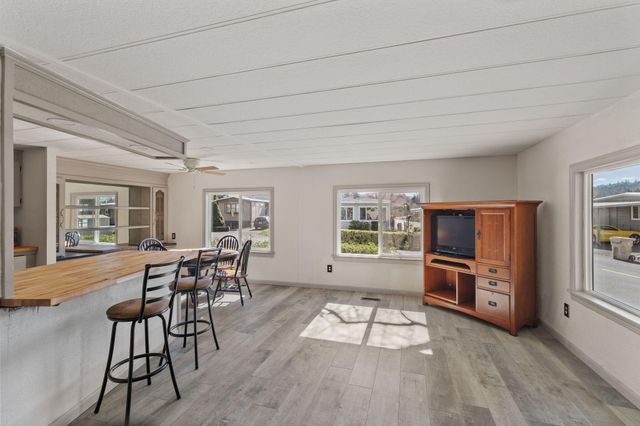 281 Lakeview Drive, Grants Pass, OR 97526