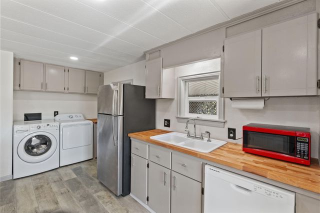 281 Lakeview Drive, Grants Pass, OR 97526