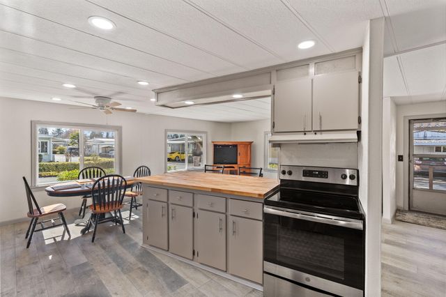 281 Lakeview Drive, Grants Pass, OR 97526