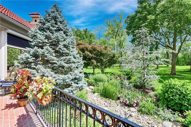 16811 Grace Drive, Loch Lloyd, MO 64012