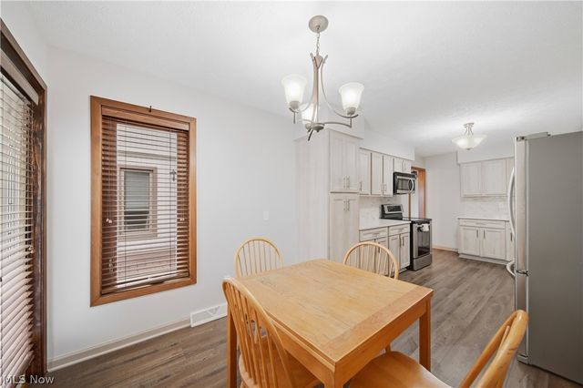 4727 Greenbriar Square NE, Canton, OH 44714
