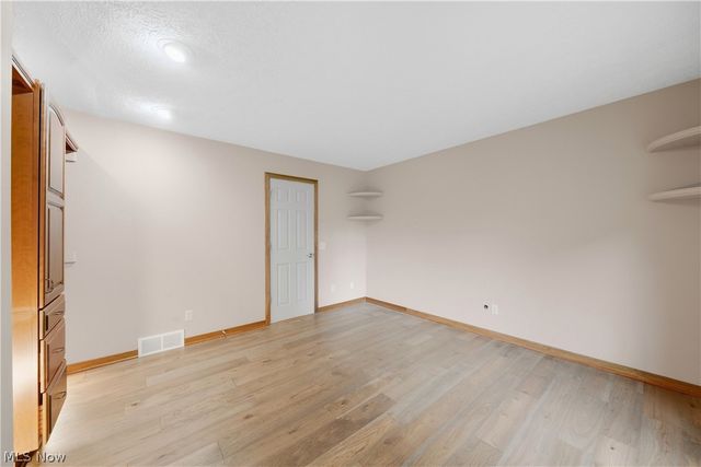 4727 Greenbriar Square NE, Canton, OH 44714