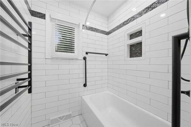 4727 Greenbriar Square NE, Canton, OH 44714