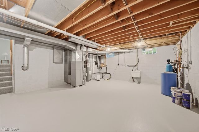4727 Greenbriar Square NE, Canton, OH 44714
