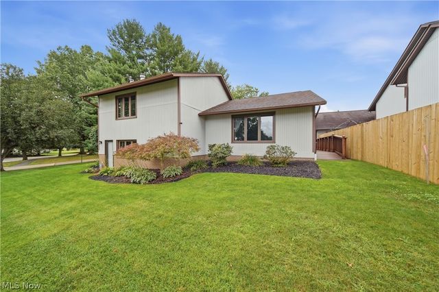 4727 Greenbriar Square NE, Canton, OH 44714