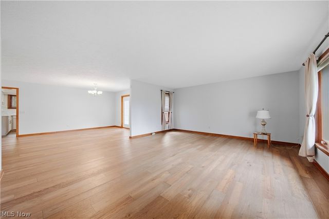 4727 Greenbriar Square NE, Canton, OH 44714