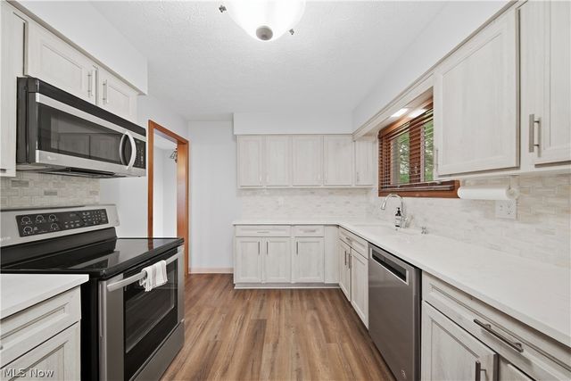 4727 Greenbriar Square NE, Canton, OH 44714